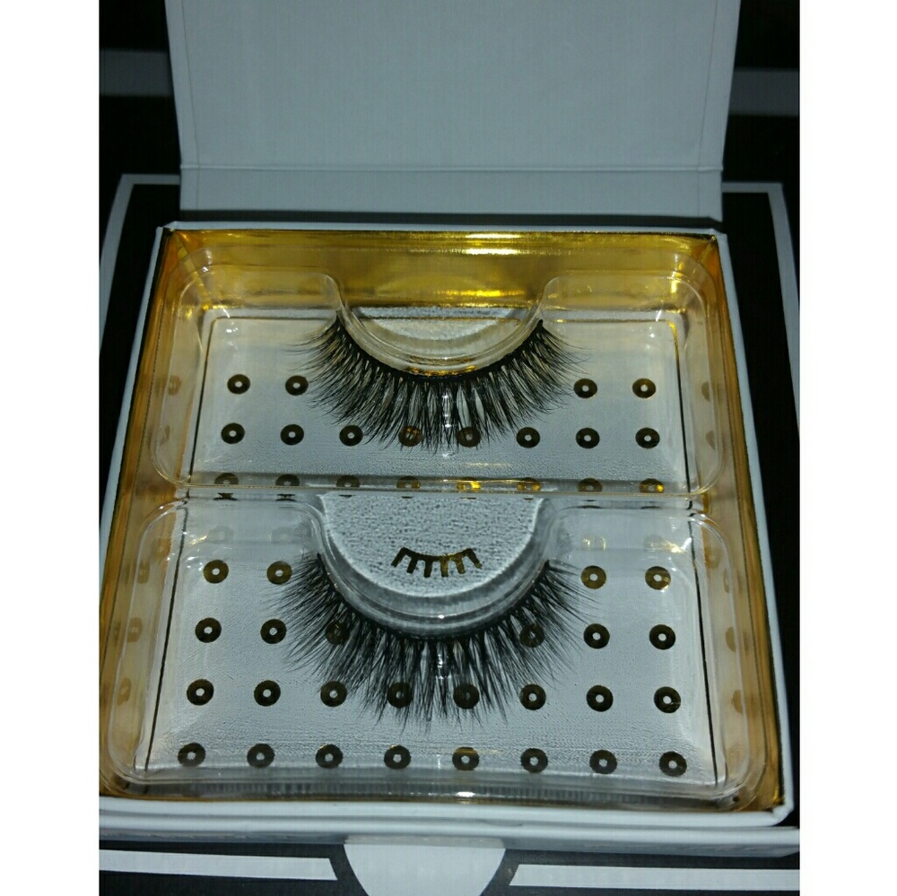 BRAND NEW BATTINGTON LASHES 3D SILK LASHES